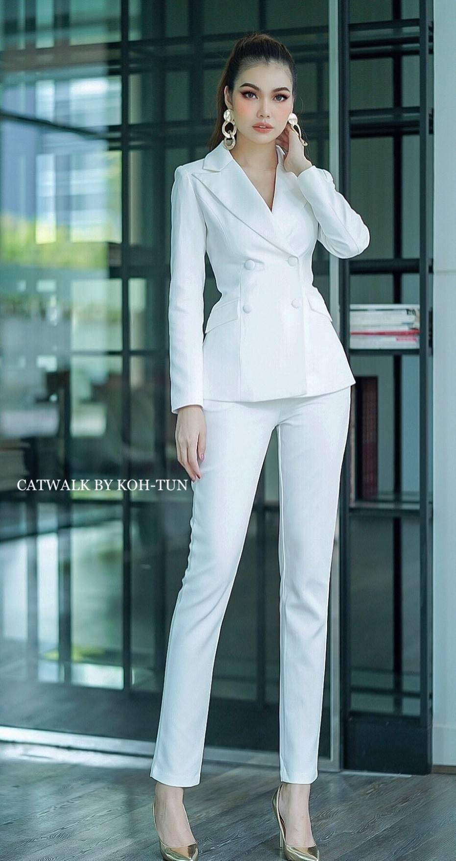 ชุดสูท สีขาว แบรนด์ CATWOLK แท้ 💯% 6117 Size M,L,XL